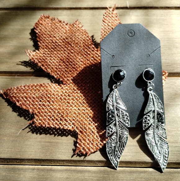 Silver and Black Rhinestone Leaf Pattern Earrings - Picture 9 of 13